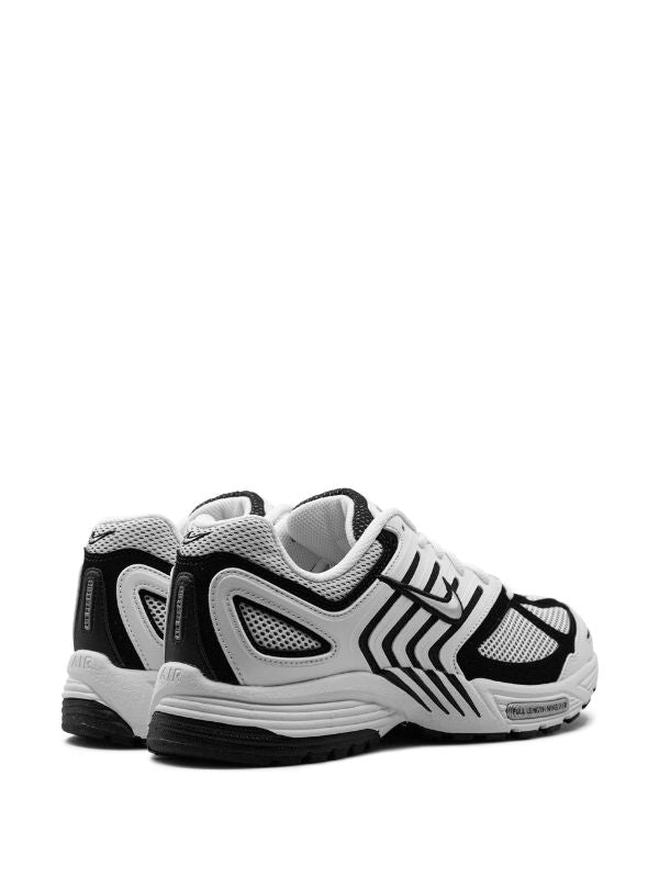 Nike
Air Pegasus "White/Black" sneakers