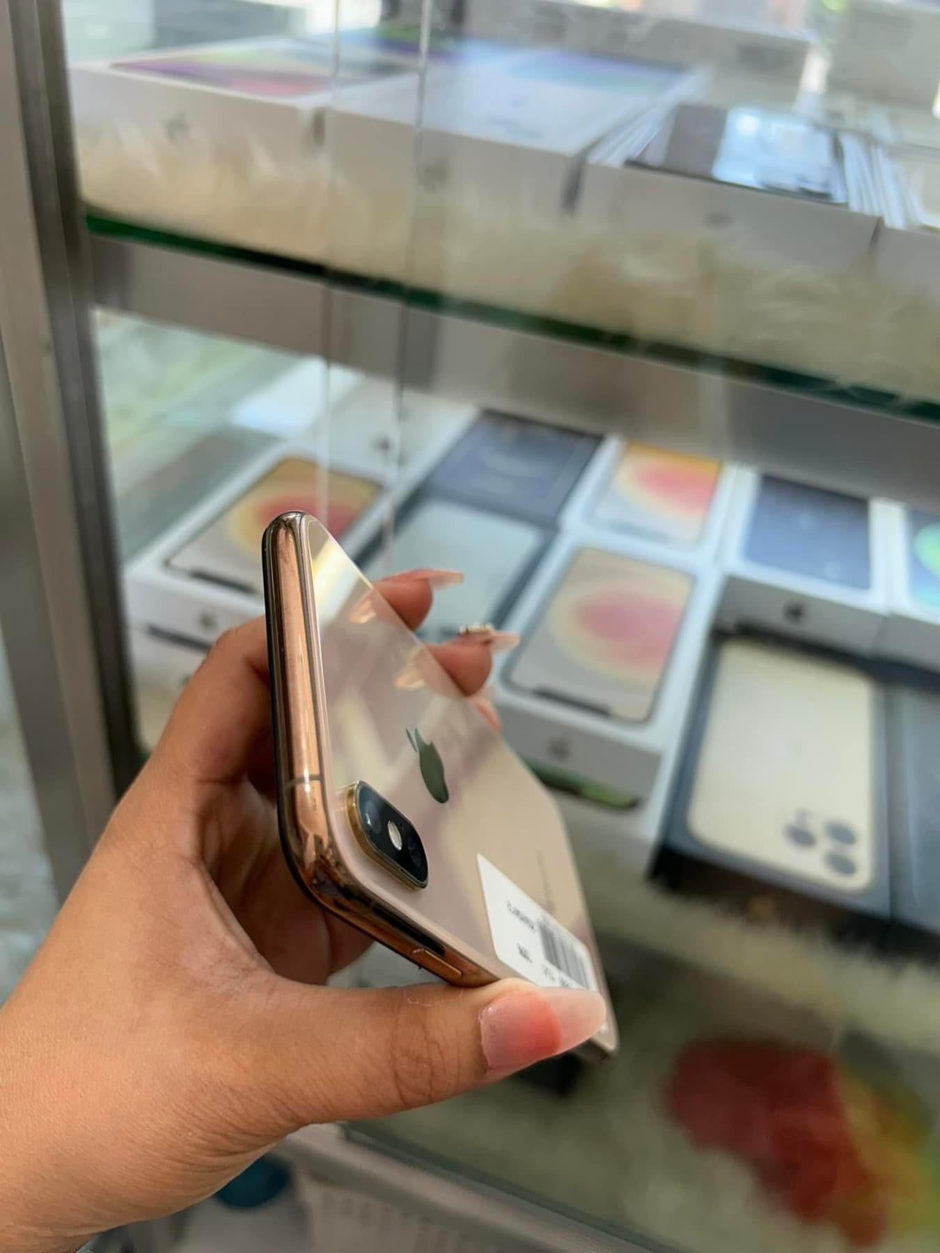 iPhone XS (64GB/128GB) & 256GB when available